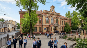 Як зарахувати дитину до школи в Києві та навіщо потрібна прописка: повний путівник для батьків
